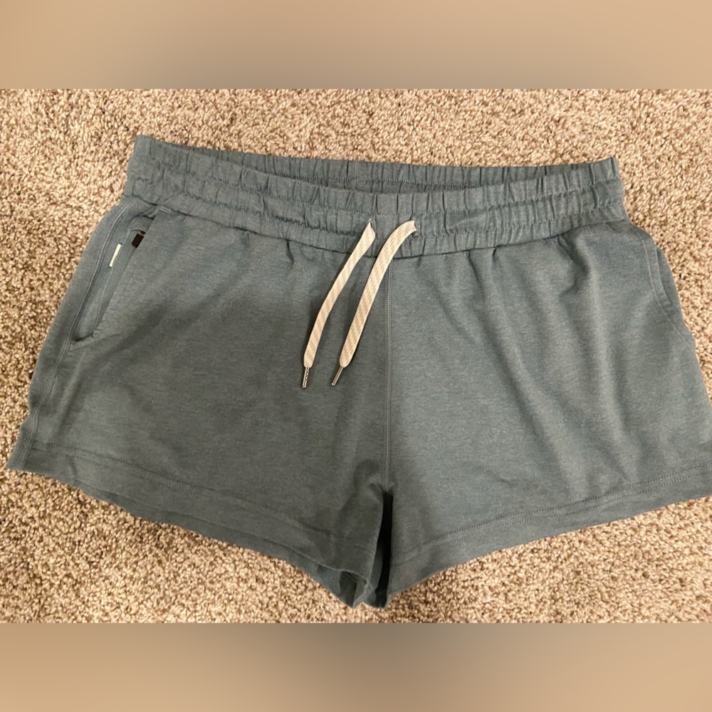 Vuori buttery soft athletic shorts NWOT